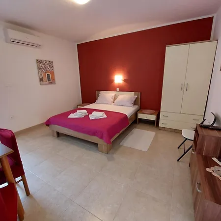 Apartments Nenad & Marija Pag Town Exterior photo