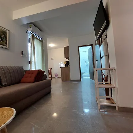 Apartments Nenad & Marija Pag Town Exterior photo